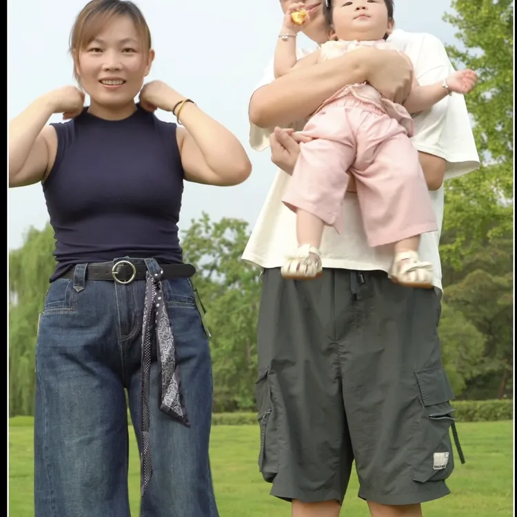 藏青色无袖上衣牛仔裤套装