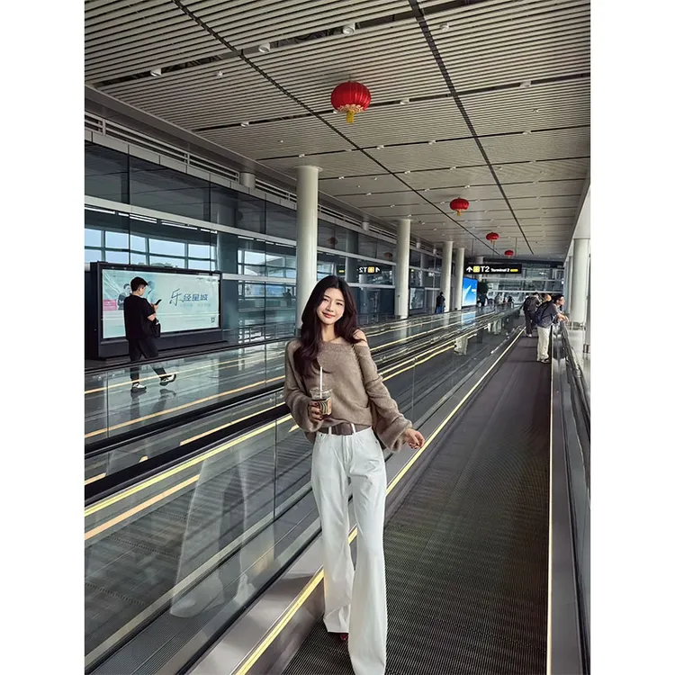 斜领露肩针织衫女2025早秋款穿搭韩系软糯慵懒高级感上衣显瘦裤子