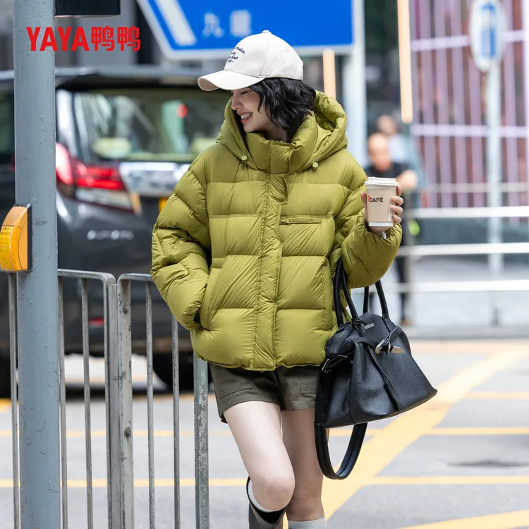 鸭鸭拉链厚款常规袖90白鸭绒连帽女士百搭轻薄潮流保暖外套