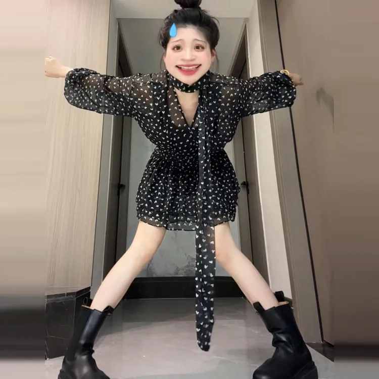 茶歇法式V领碎花雪纺碎花连衣裙子女秋季新款高级感气质绝美短裙
