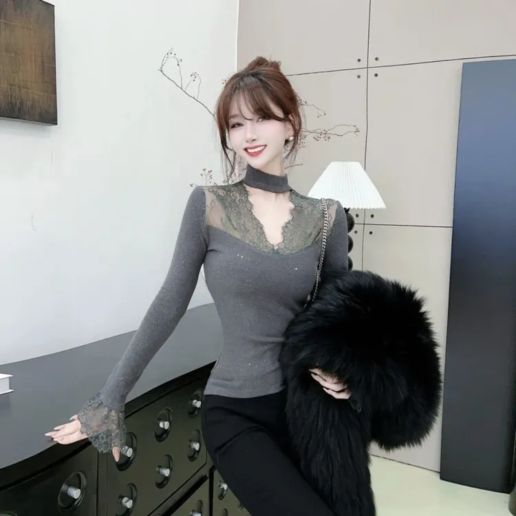 2025秋冬新款气质V领打底全身细闪设计感修身显瘦内搭拼接挂脖衫