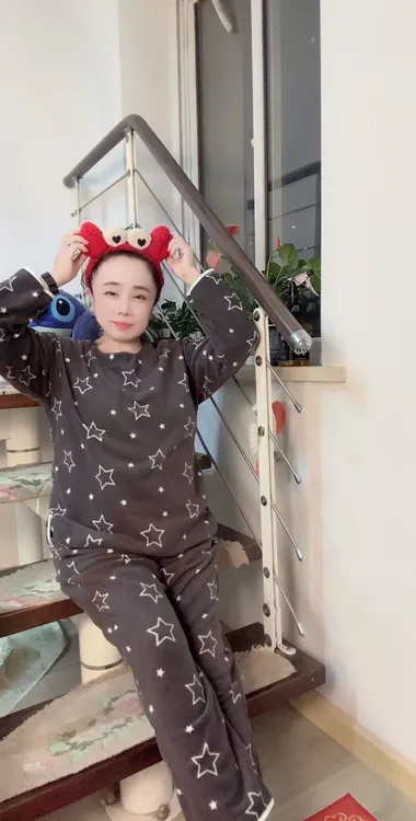 新款女士秋冬减龄加厚圆领长袖长裤可外穿时尚保暖家居服睡衣