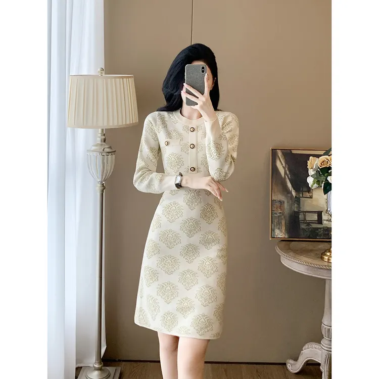 十三行女装高级感小香风针织连衣裙女秋冬季长袖金丝提花毛衣裙子