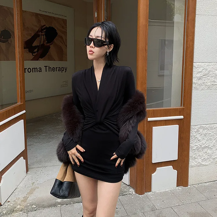 十三粥私服 黑玥 高级时尚V领设计感针织上衣女冬季修身百搭时髦