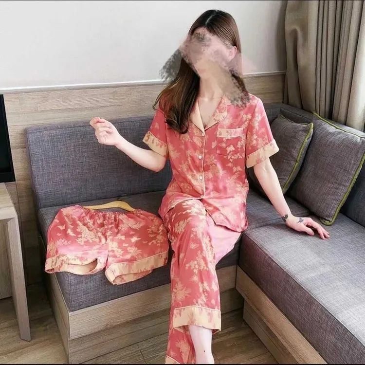 睡衣女款夏季2025新款冰丝短袖薄款家居服高级感休闲可外穿三件套