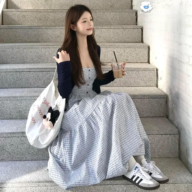 法式蓝色格子吊带连衣裙女早秋季2025韩系氛围感穿搭套装长裙6849
