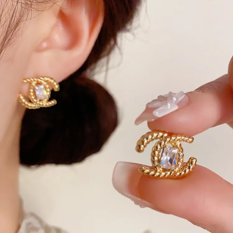 铜合金合成锆石耳饰 高级感爆款小众时尚设计感金属耳钉新款耳环