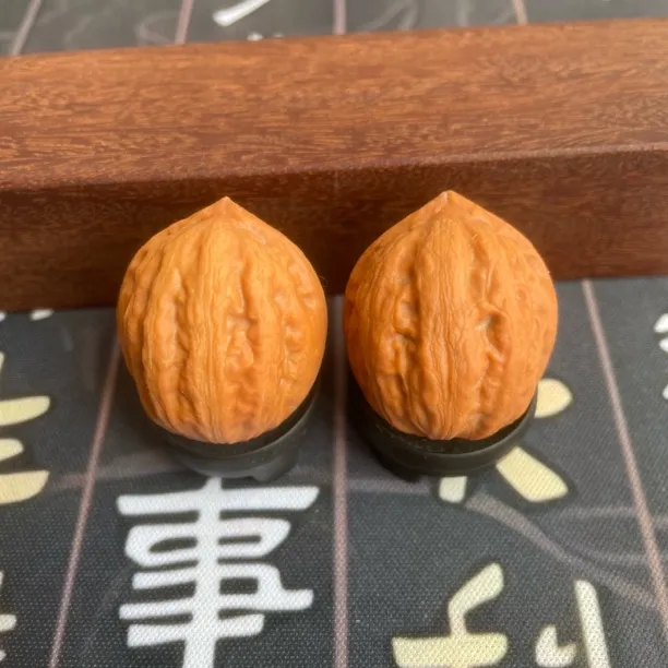 贵妃糖，稀有小红皮，超硬骨质桃心桩，野生文玩核桃经典桩精品桃核