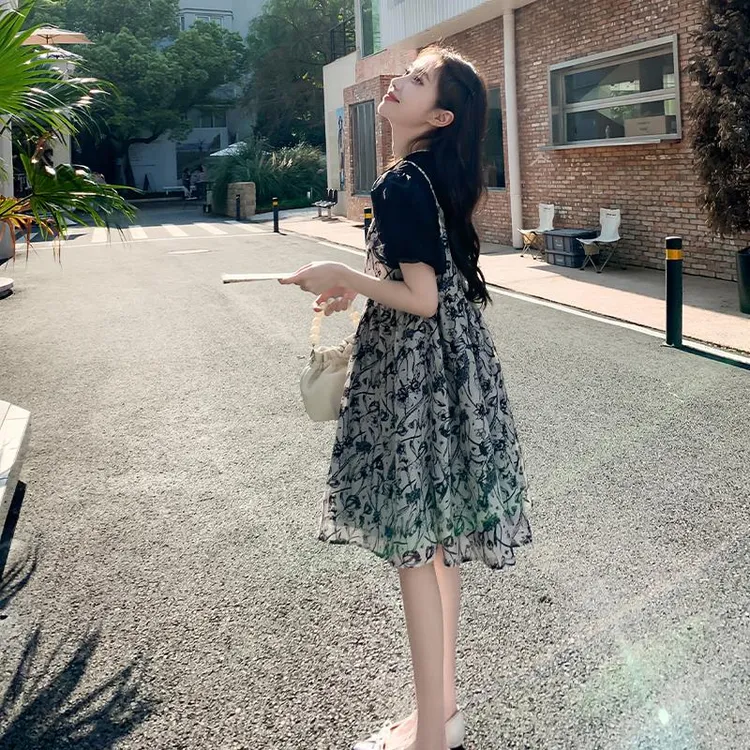 2025夏季新款高级感假两件拼接碎花吊带连衣裙女小心机泡泡袖裙子