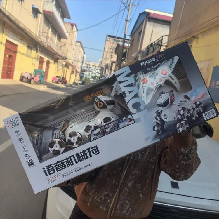 585-104语音控制喷雾2.4G遥控八轮特技机器狗四足机器狗机器人玩