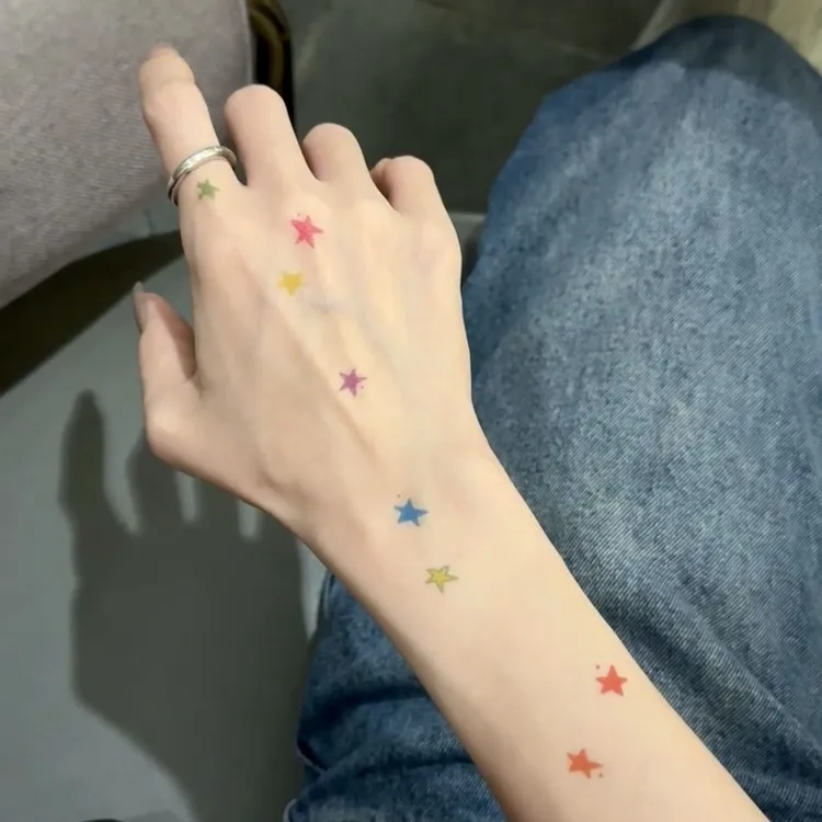 【爱宝】 彩色星星纹身贴新款浪漫彩绘小众纯欲风个性高颜值ins贴纸