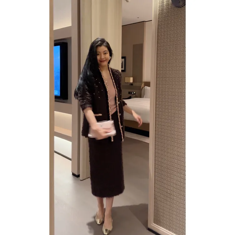 N.COU妮蔻25冬新款轻奢重工钉钻撞色针织外套半裙两件套装DY10355