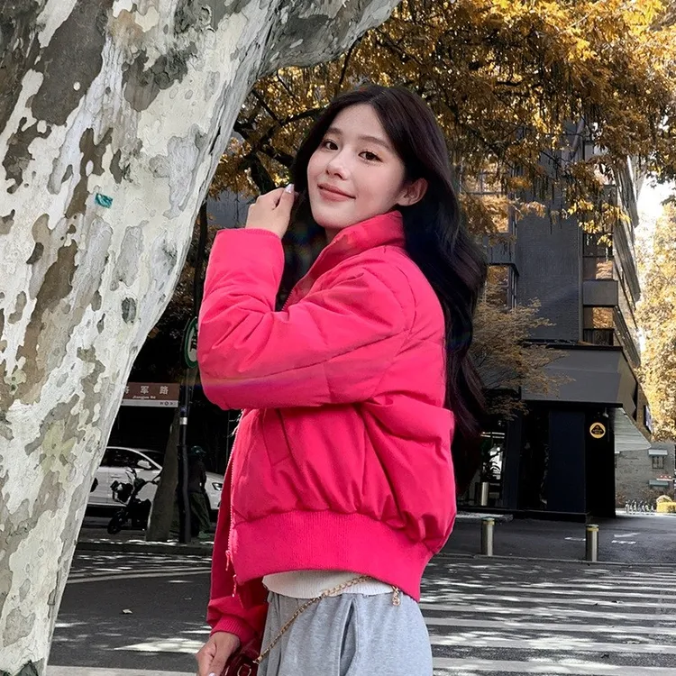 玫红色短款保暖棉服女冬2025新款设计感小众气质时尚面包服外套