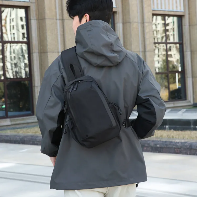 休闲学生多功能防水耐磨男骑行包胸包日系户外百搭轻便男士包包