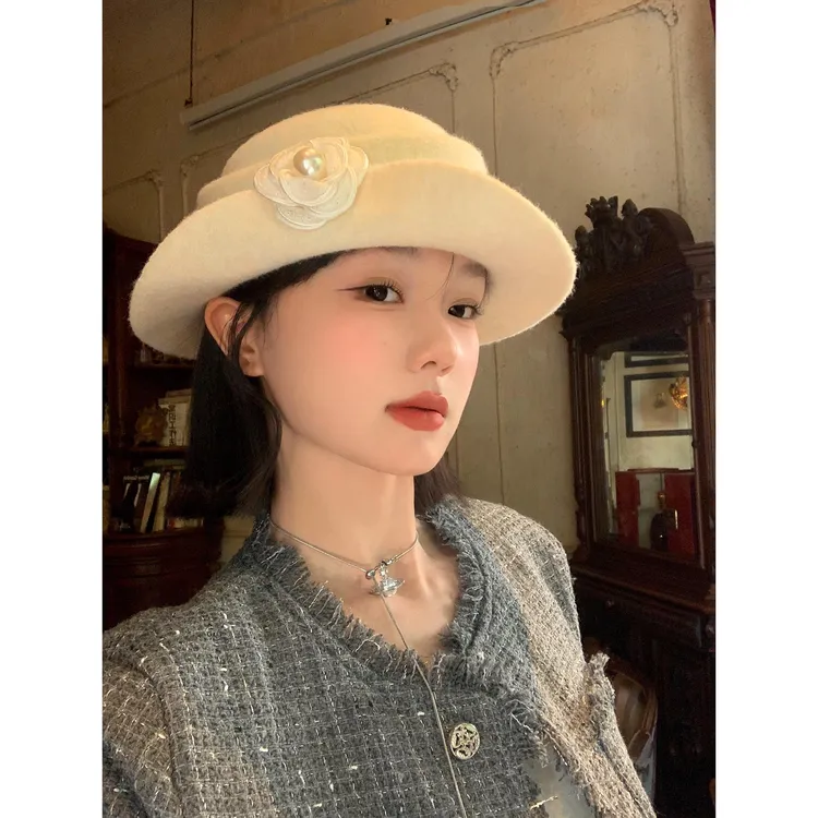 法式优雅珍珠山茶花礼帽女秋季卷边千金风帽子显脸小赫本风贝雷帽