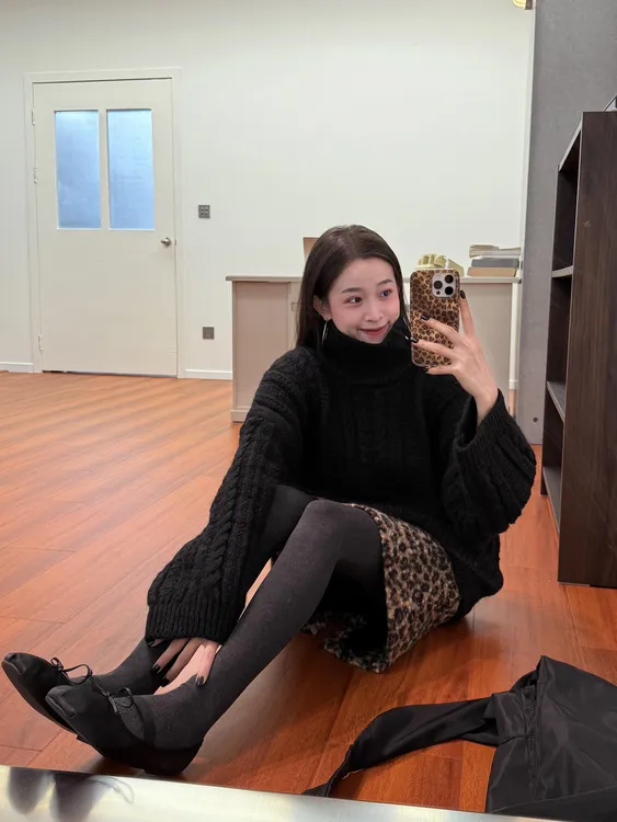 2025秋冬新款韩系慵懒风宽松显瘦高领麻花保暖针织毛衣豹纹半裙