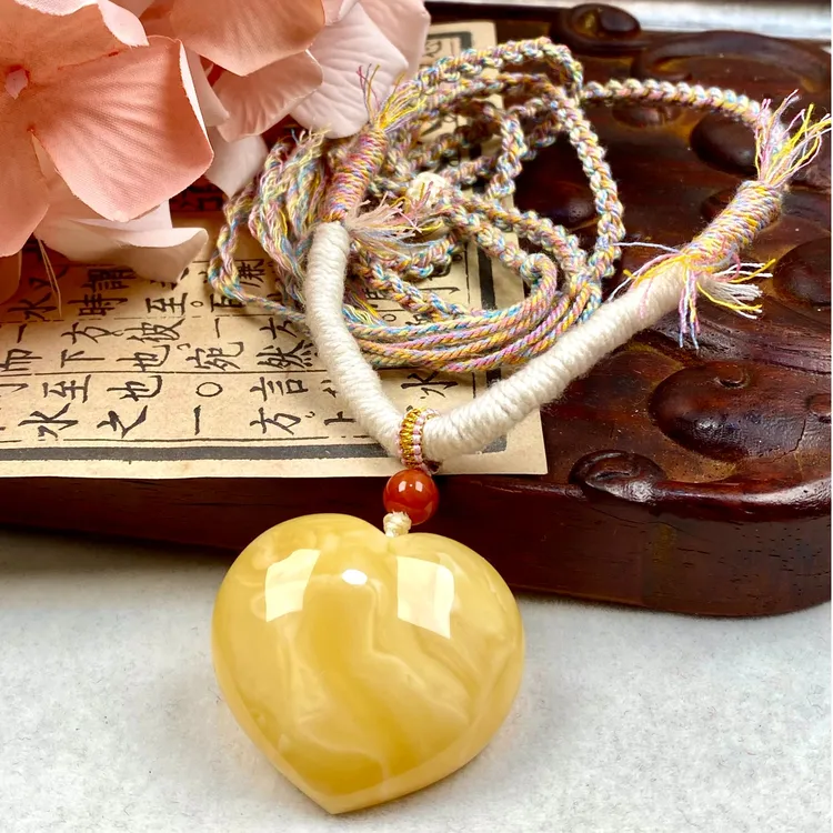 【山珊珠宝】裸重10.07g天然俄料琥珀吊坠爱心浓蜡妖花04041