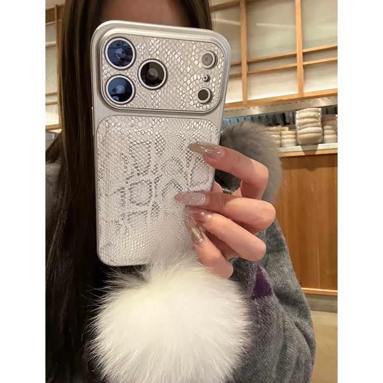 雅天立小众高级皮纹毛球适用苹果16/17promax/15手机壳iPhone13套