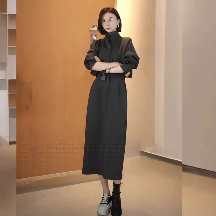 设计感斗篷式显瘦收腰假两件连衣裙女秋季长袖卫衣中长款开叉裙子