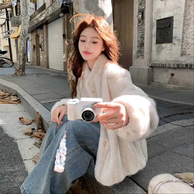 米白色轻奢名媛风仿貂绒外套女2025秋冬季新款高级感保暖皮毛一体