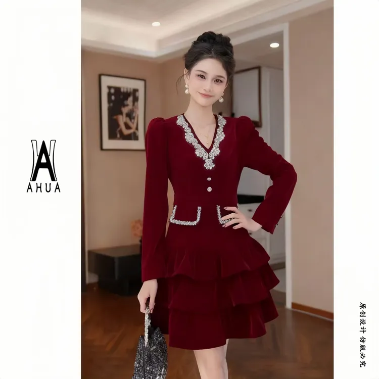 【花花原创】少女减龄风娃娃领收腰长袖修身钻饰连衣裙红色61350