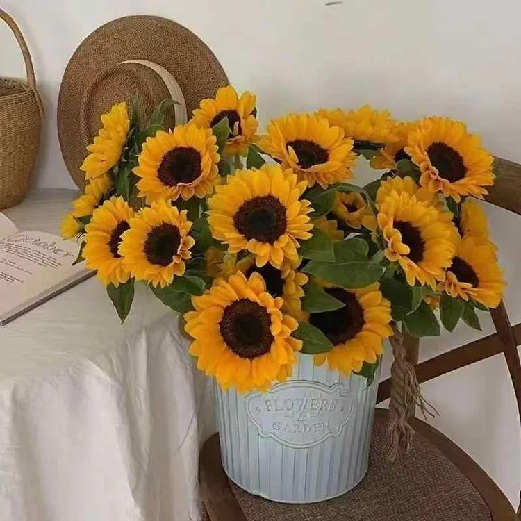 向日葵鲜花瓶插花云南直发基地斗南玫瑰批发家庭水混搭花束