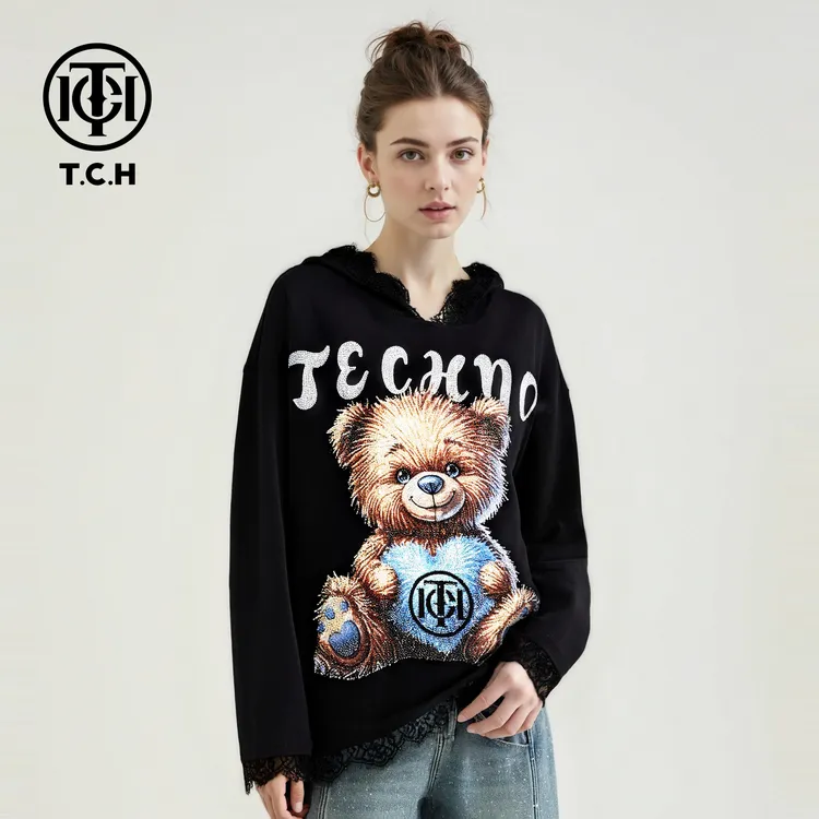 TCH蕾丝下摆小熊烫钻黑色甜酷连帽卫衣女2026春夏新款T78A126005