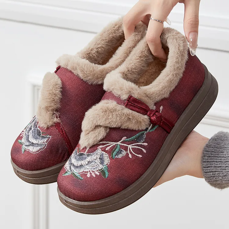 冬季防滑刺绣民族风短靴一脚蹬加绒保暖雪地靴中老年妈妈布鞋