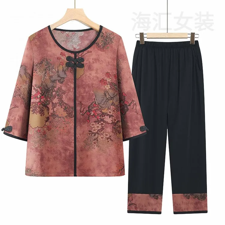 新款时尚简约靓丽女装焦点套装