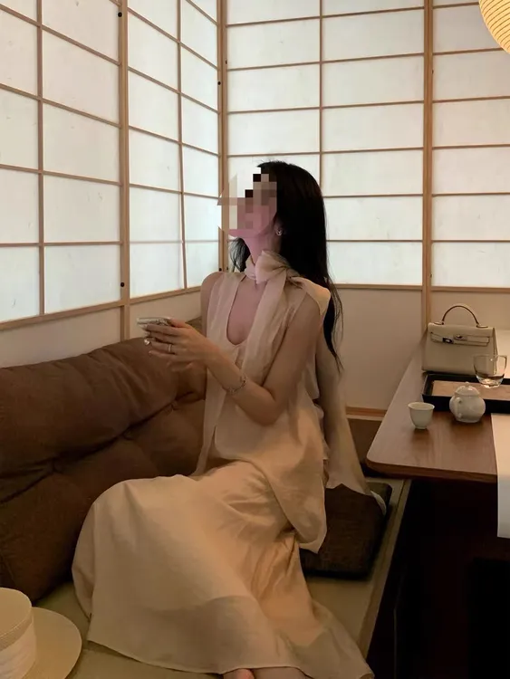 小小仟 松弛感醋酸天丝套装老钱风穿搭女无袖上衣鱼尾半身长裙