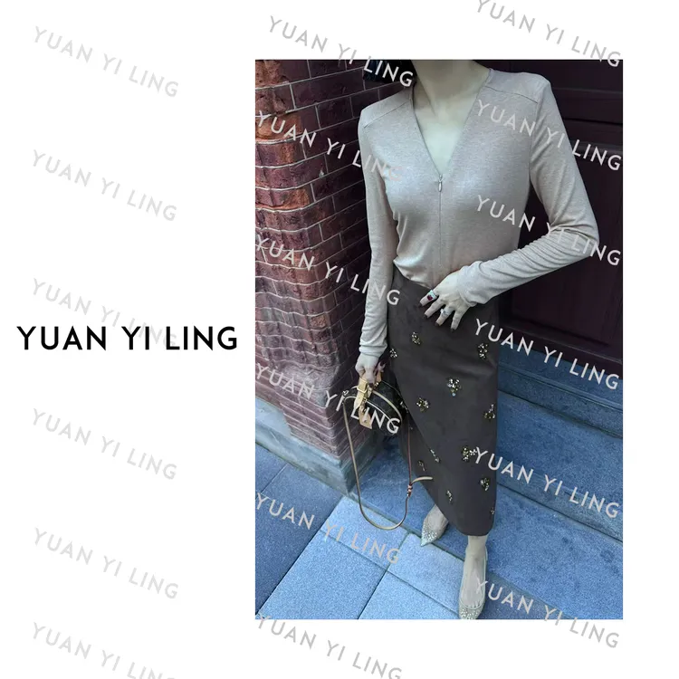 袁艺灵【罗马音律】兰精莱赛尔澳毛V领简约打底衫6060