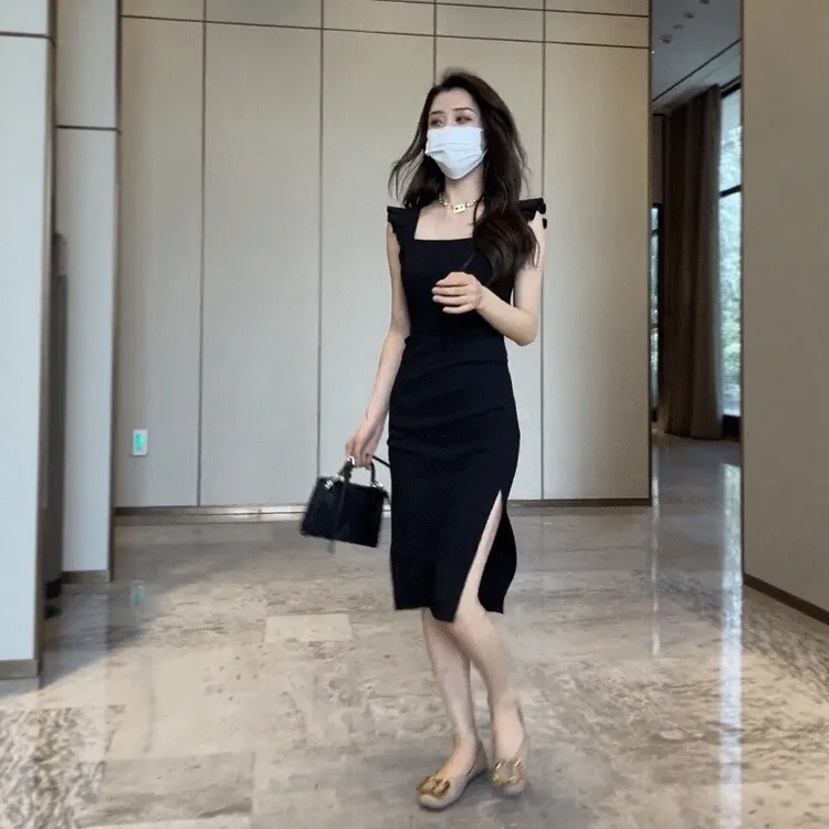 2025夏季新款高级感木耳边吊带连衣裙中长款收腰显瘦气质小黑裙