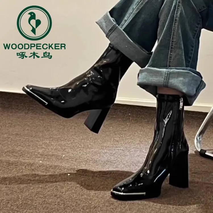 啄木鸟肯豆同款高跟短靴女2024年秋冬漆皮粗跟马丁靴黑色瘦瘦靴子