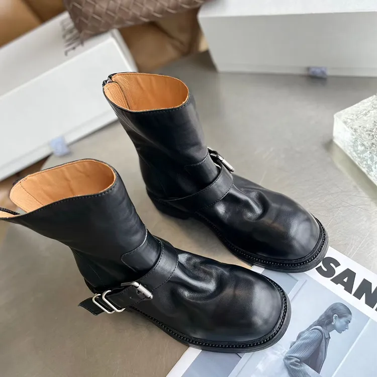 欧货真皮女鞋2025冬季新款时尚百搭水洗牛皮后拉链皮带扣马丁靴女