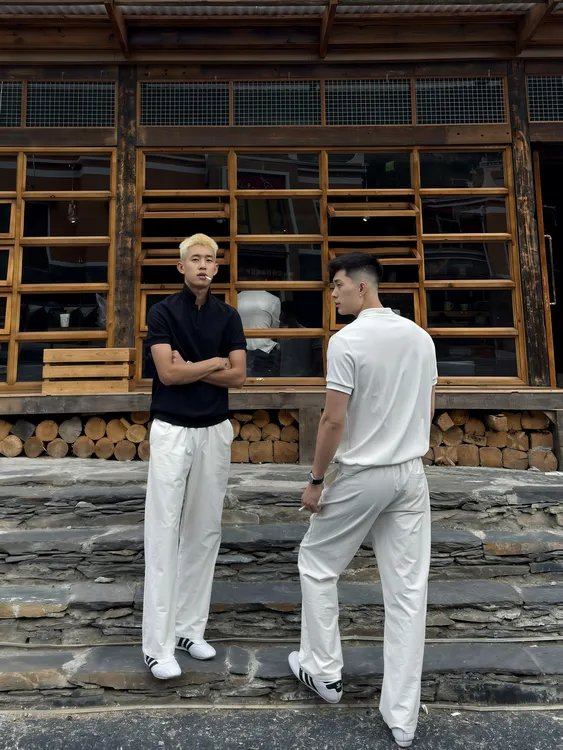 Carefree夏季纯色老钱轻薄冰凉垂感阔形直筒仿梭棉高级感卫裤