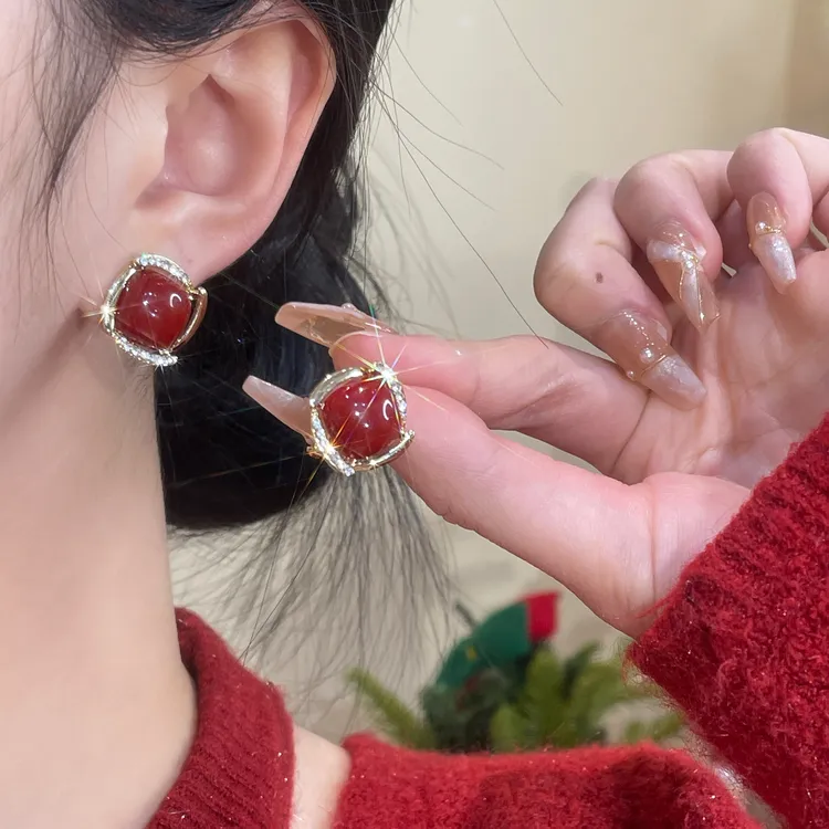 韩芸汐 A-242 2025年红色菱形简约耳扣小众高级感气质耳环