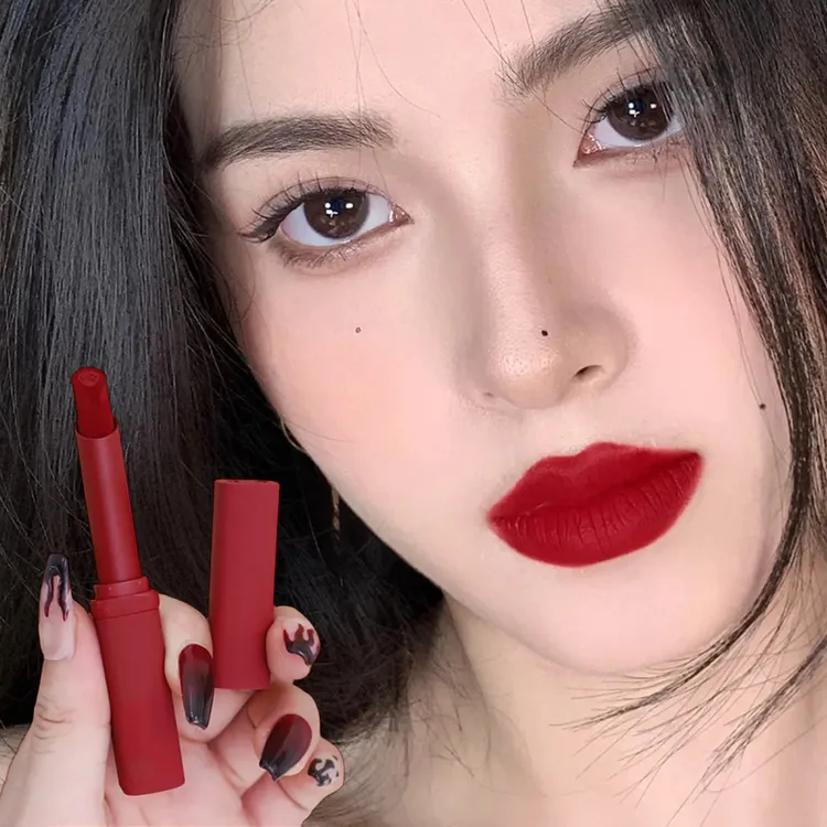 浓颜气场全开大红唇！复古正红色口红雾面哑光丝绒大红色唇釉唇泥