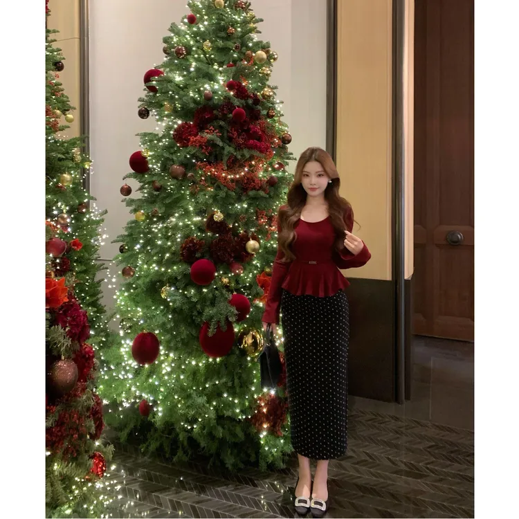 秋冬穿搭一整套女2025新款圣诞红色收腰针织衫波点半身裙两件套