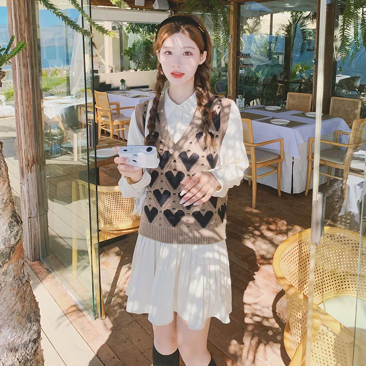 绮丽心心针织马甲衬衫百褶裙套装D05纯色春秋季宽松牛仔风时尚