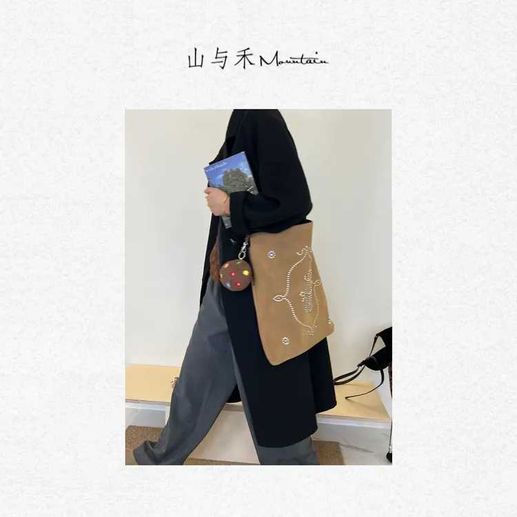 山与禾「摇摆伦巴 」做旧铆钉单肩 斜挎包