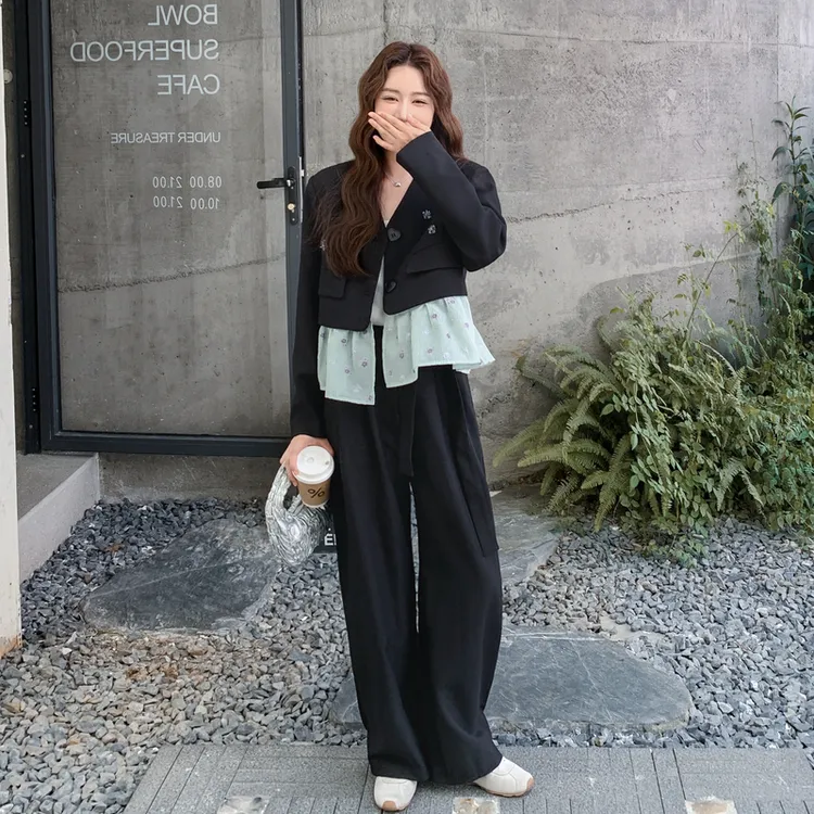 黑色松弛感休闲小西装套装女秋季2025新款气质高级感阔腿裤两件套