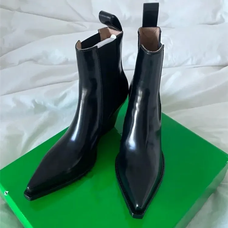 尖头短靴女2025秋冬季新款高跟黑色坡跟加绒英伦风切尔西及踝靴子