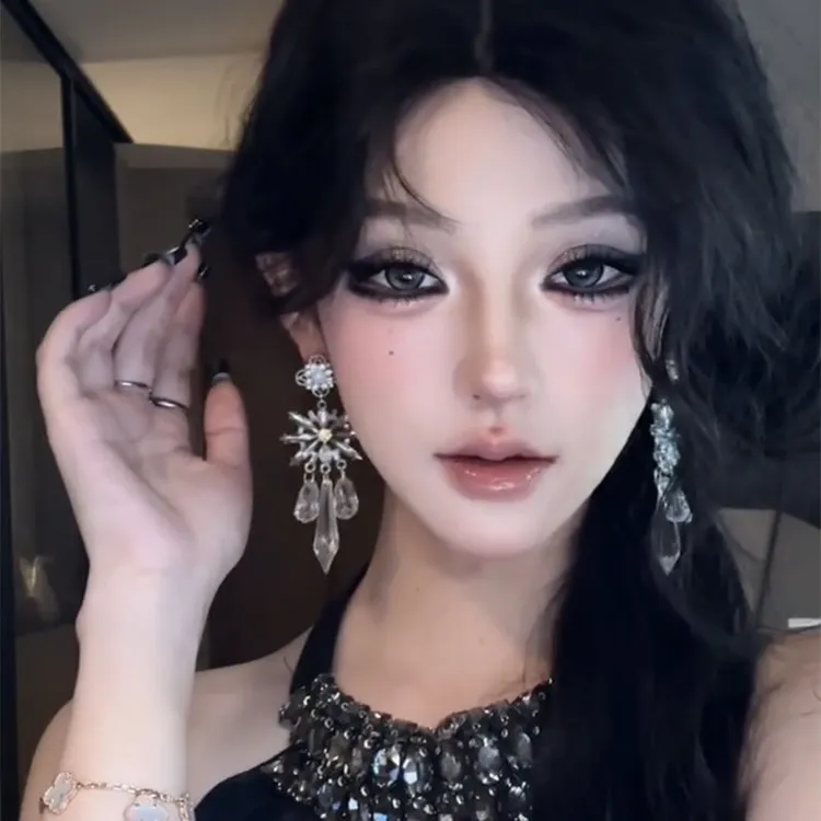 闪钻夸张流苏花朵耳坠2024年新款潮气质网红耳饰小众设计感耳环女