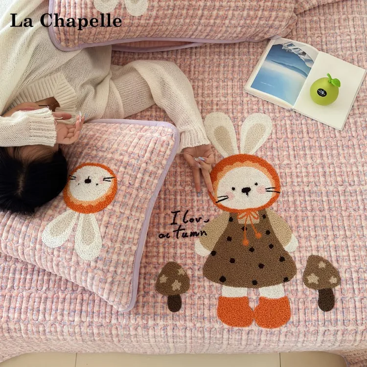 La Chapelle牛奶绒床盖冬季保暖加厚夹棉床盖毛巾绣卡通款防滑