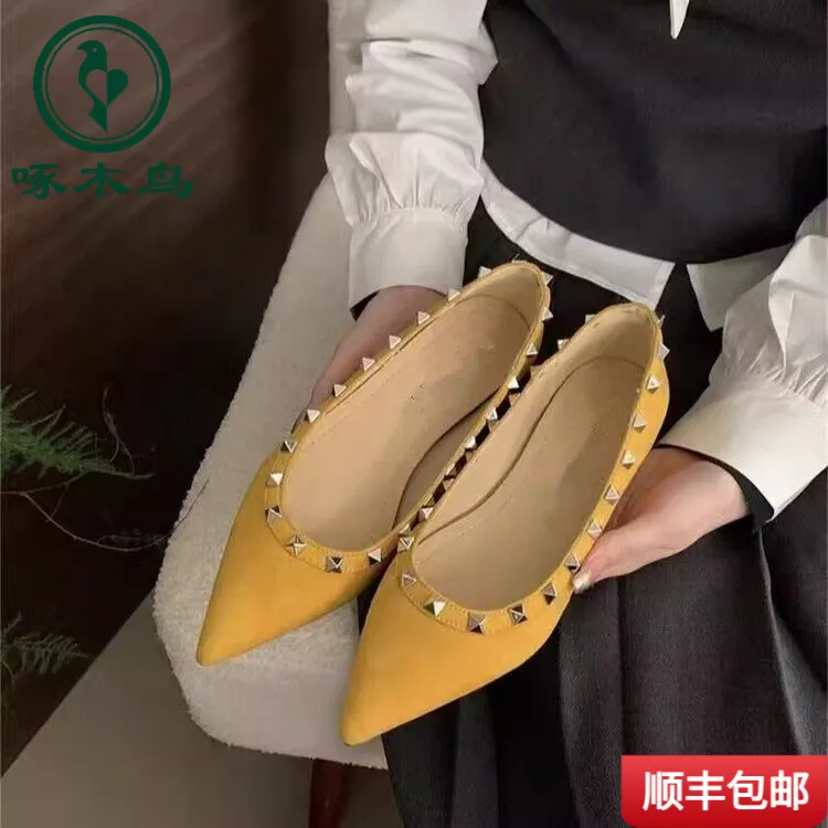 啄木鸟水果爆款流行5公分铆钉浅口裸色尖头法式气质时尚女百搭通