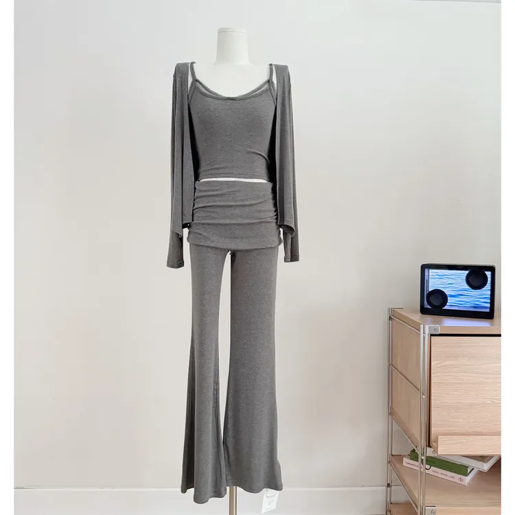 慕斯奶皮套装女早秋灰色针织吊带开衫喇叭裤三件套