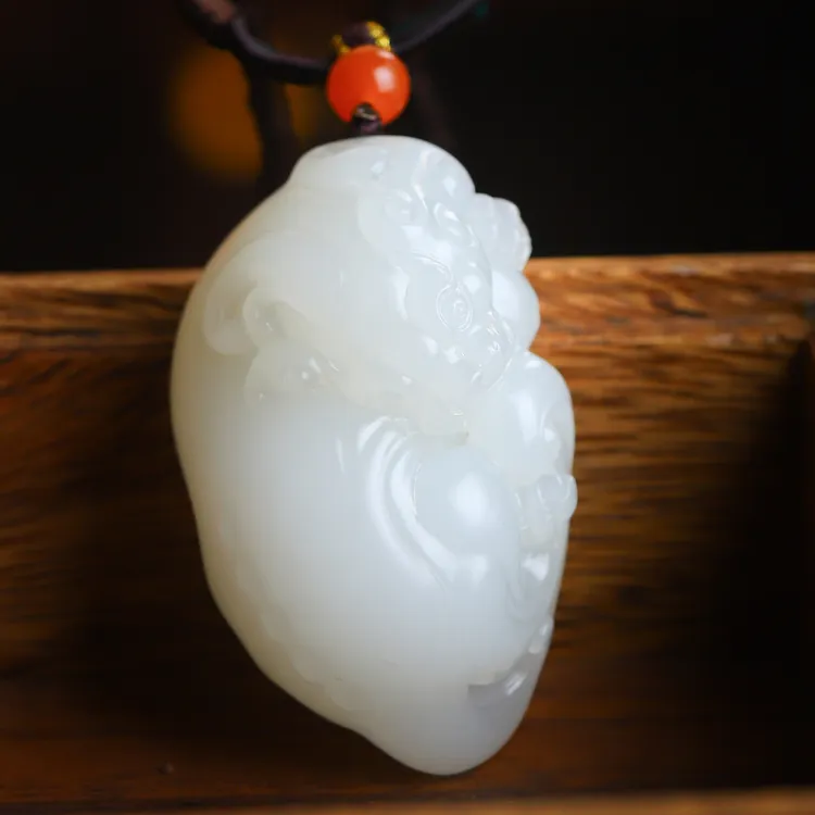【孤品收藏】和田玉羊脂白玉霸王貔貅大吊坠苏工雕刻手把件回头招财