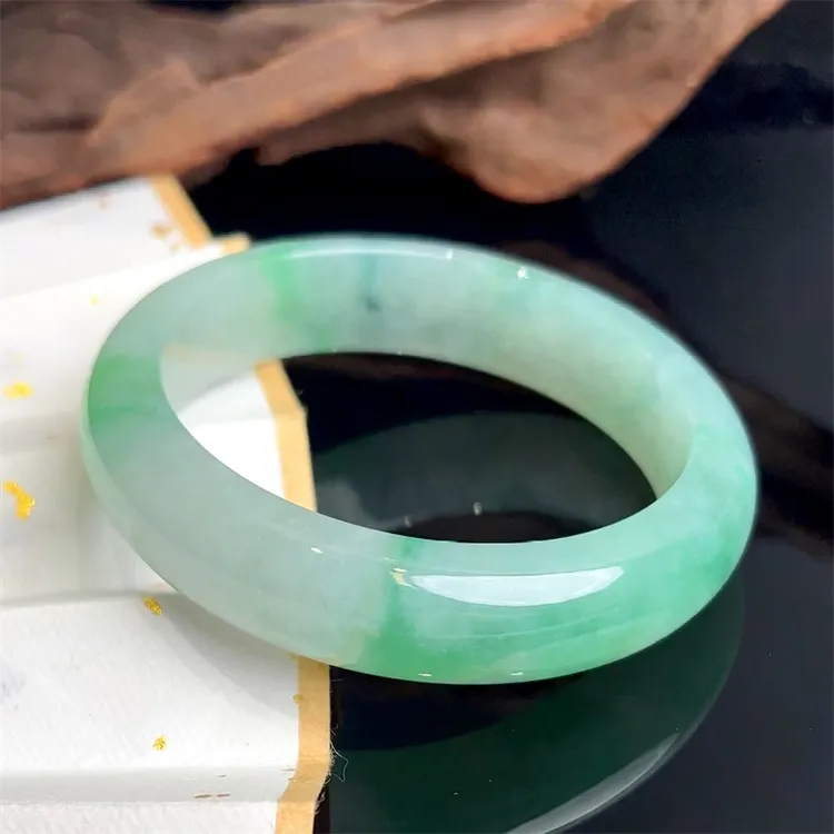 Colourful Yunnan/七彩云南冰种飘阳绿翡翠手镯