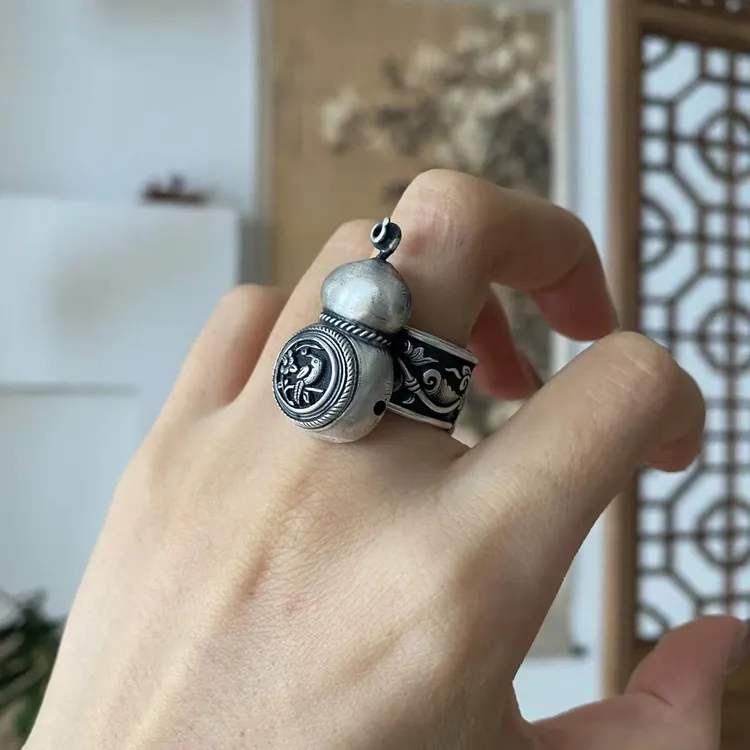 戒指云与白复古錾刻银色工艺葫芦轻奢小众潮流高级感双
