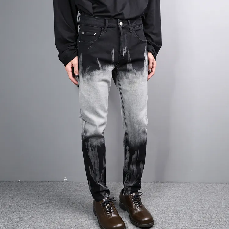 设计款黑灰渐变牛仔裤男美式潮牌修身小脚裤2025秋冬新品个性长裤